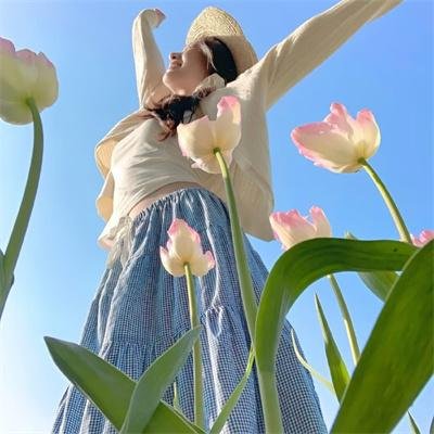 草莓月亮海报